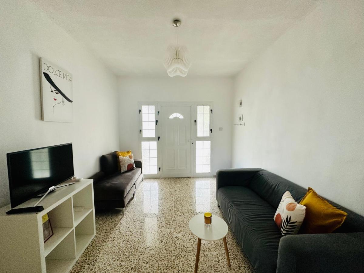 Arya Seaview Apartment In The Heart Of Coral Bay (Adults Only) ภายนอก รูปภาพ